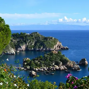 charming-place-2-taormina.taorminaitalyhotels.com/